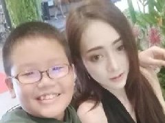 泰国小学生约会女模豪送iPhoneX 网友评论：作业太少
