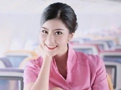 泰国航空公司漂亮空姐Elly Sarocha走红网络 颜值惊为天人