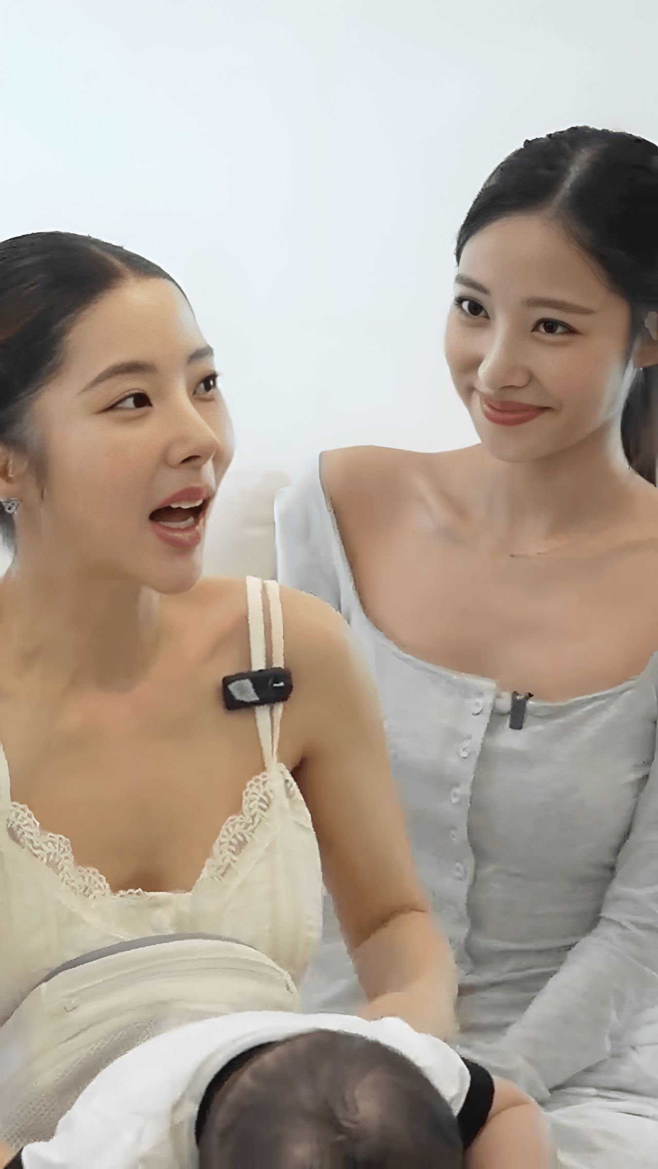 Noey产子后落泪，感谢家人为她撑